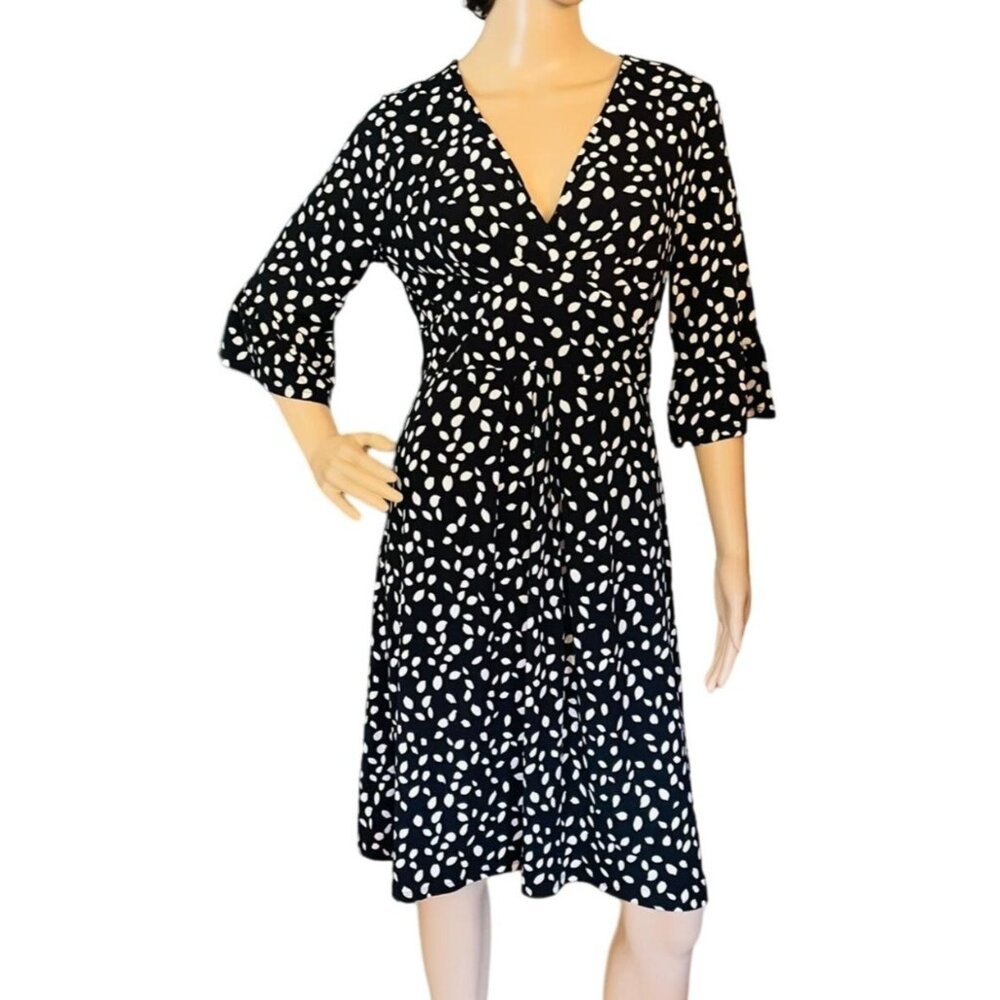 Ann Taylor Loft Abstract Leaf Pattern Dress Size 6 V neck Black White